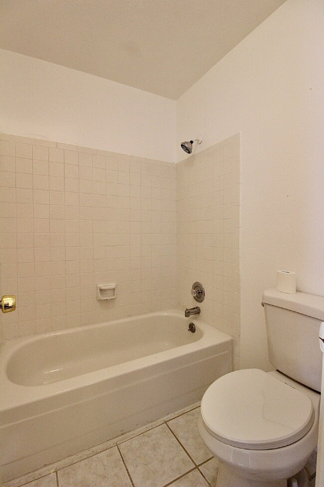 Building Photo - 1811 S Quebec Way