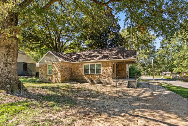 Building Photo - 1678 Alta Vista Ave