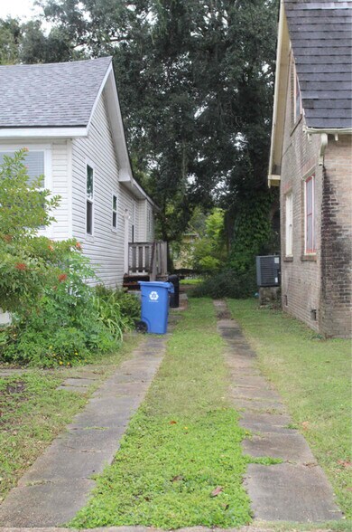 Building Photo - 5109 Arts St