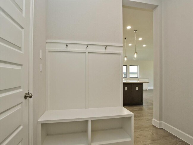 Building Photo - 612 Jefferson Dr