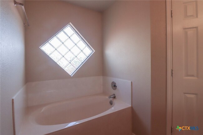 Building Photo - 1805 Lobrecht Ct