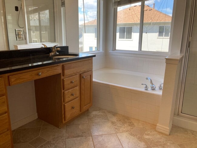 Building Photo - Spacious 4 Bed / 2.5 Bath Westminster Home