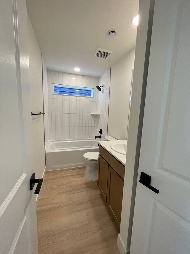 Building Photo - Stunning Rowhouse in NE Ft. Collins