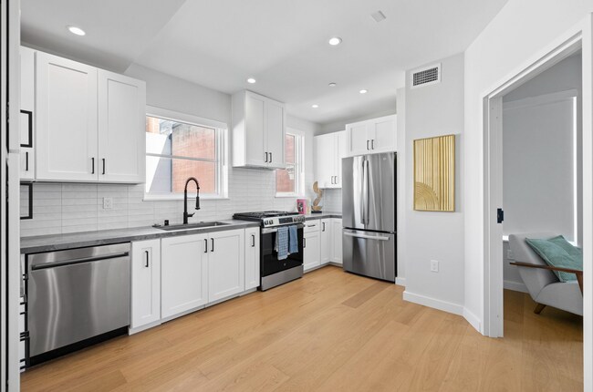 Building Photo - 693 Sutter St