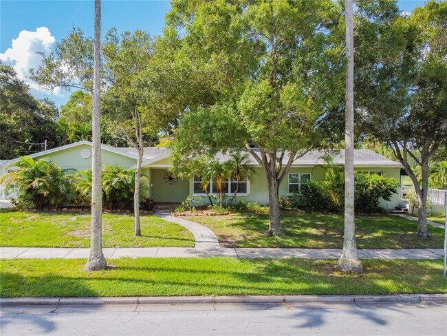 Building Photo - 303 Wildwood Way