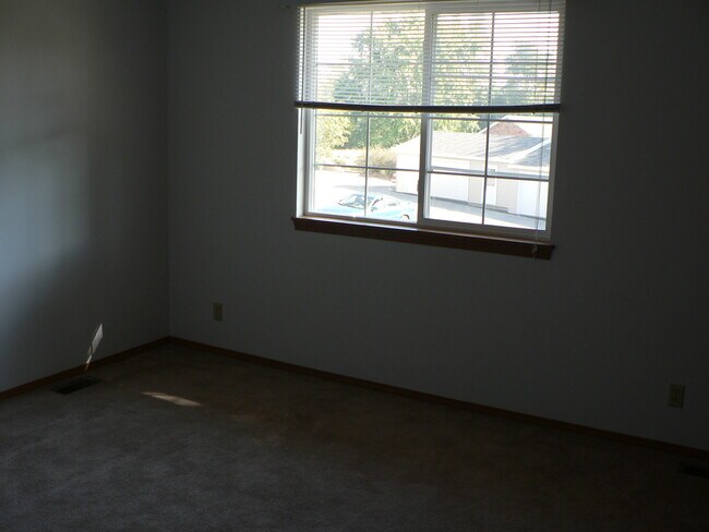 Building Photo - 105 Wood Ct