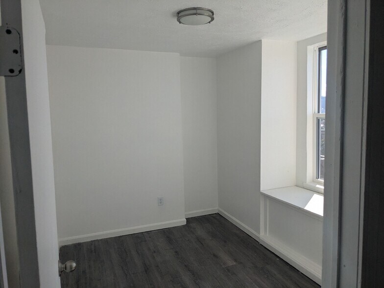 Building Photo - 227 Renner St