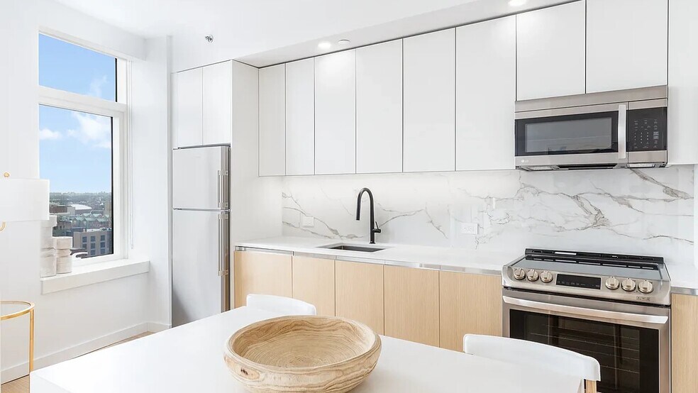 Building Photo - 123 Linden Blvd