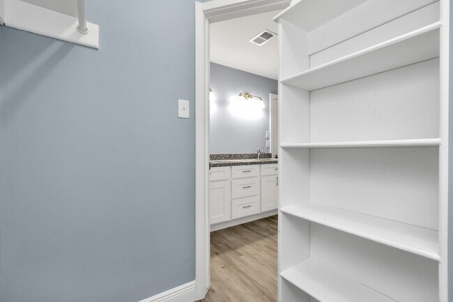 Building Photo - 3514 Summit Ln