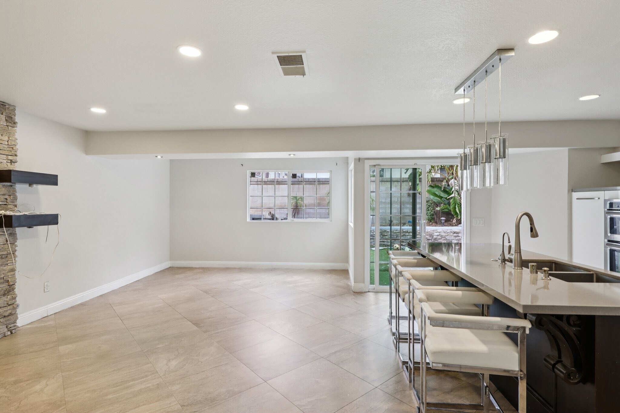 Building Photo - 7480 Addison Rd
