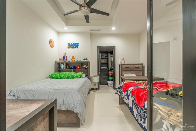 Building Photo - 30 N 46th St