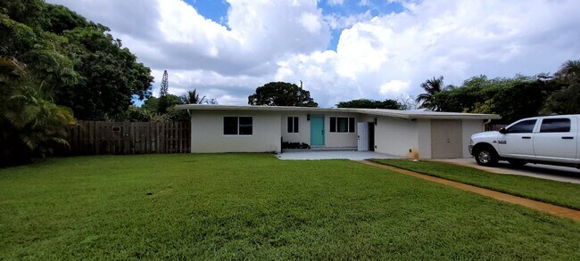 Primary Photo - 3/2 with pool and outside