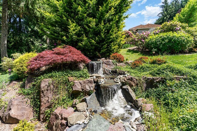 Building Photo - 4Bd/3.5Ba Issaquah Home