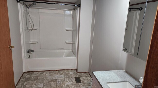 Building Photo - 911 N Oolitic Dr