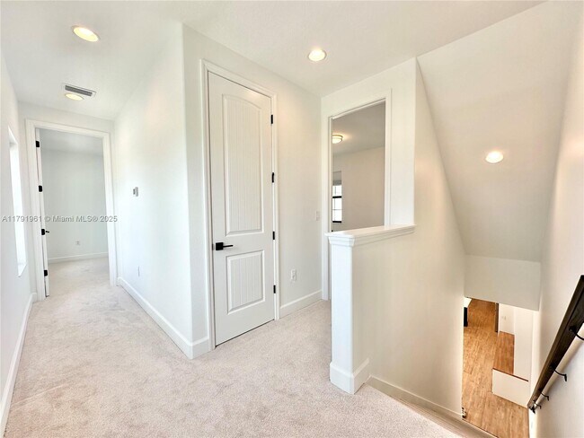 Building Photo - 8436 Lyside Dr