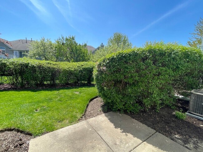 Building Photo - 868 Brompton Ct