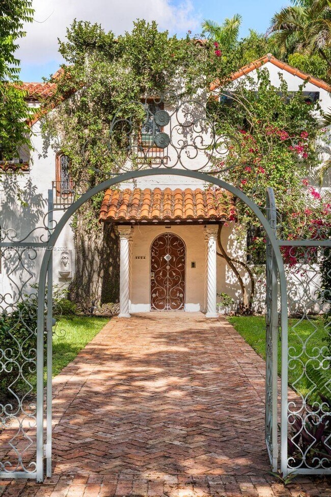 Building Photo - 1624 Granada Blvd