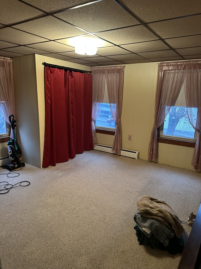 First Floor Bedroom - 19 Shelby St