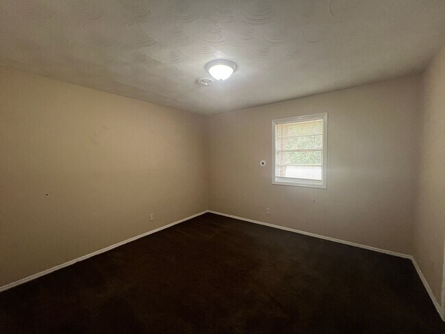 Building Photo - 2505 Rosebrier Ave