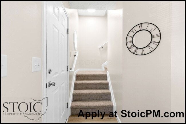 Building Photo - 1860 Meadowlawn Dr