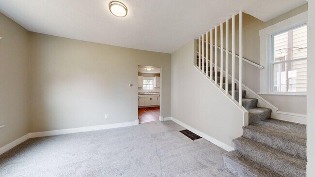Building Photo - Madison/West Blvd neighborhood: 3 bedroom/1 bath single family home.