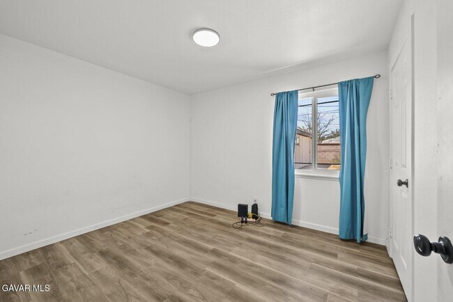 Building Photo - 1135 W Pillsbury St