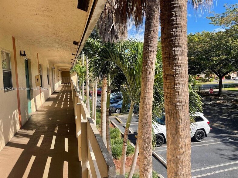 Building Photo - 3224 NW 103rd Ter