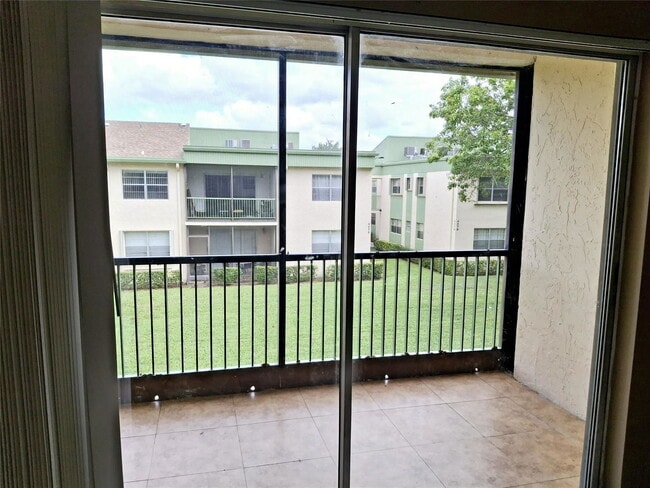 Building Photo - 4277 NW 89th Ave
