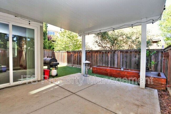 Building Photo - 1427 Bicker Cir