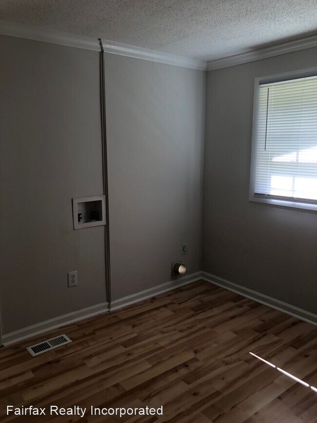 Building Photo - 3 br, 2 bath House - 510 E Nelson Ave