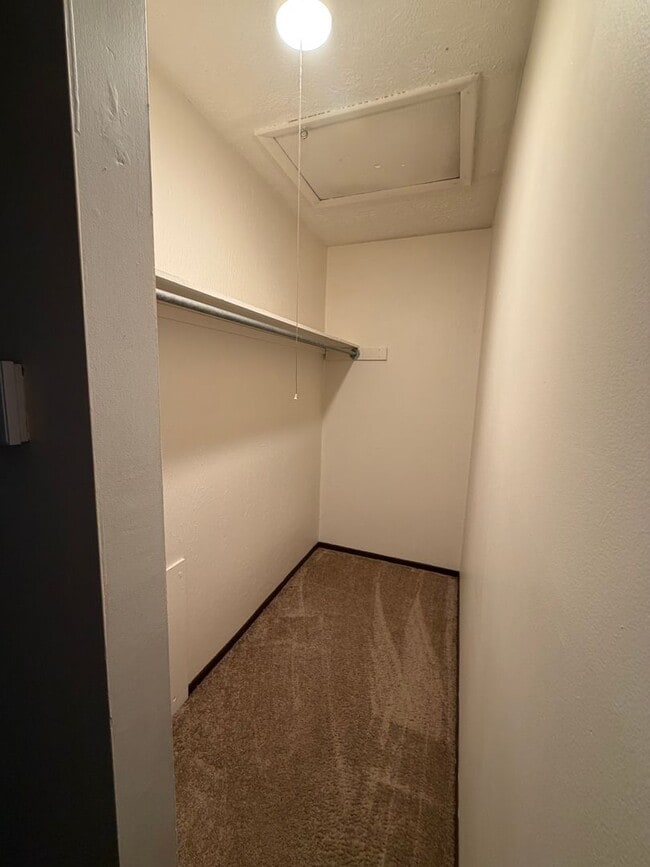 Interior Photo - 530 Tallmadge