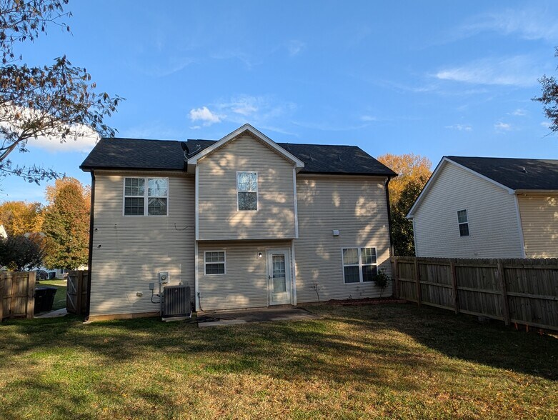 Building Photo - 2613 Zola Dr