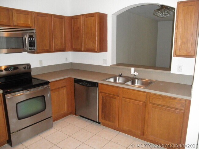 Building Photo - 2205 Oakmont Dr