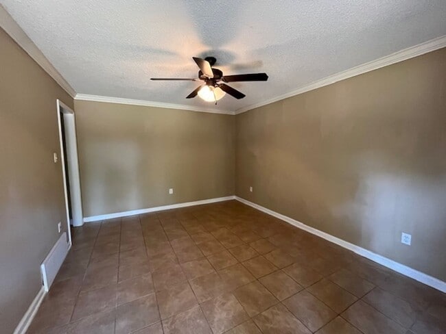 Building Photo - Renovated 3 Bedroom 1 Bath Home for Rent!