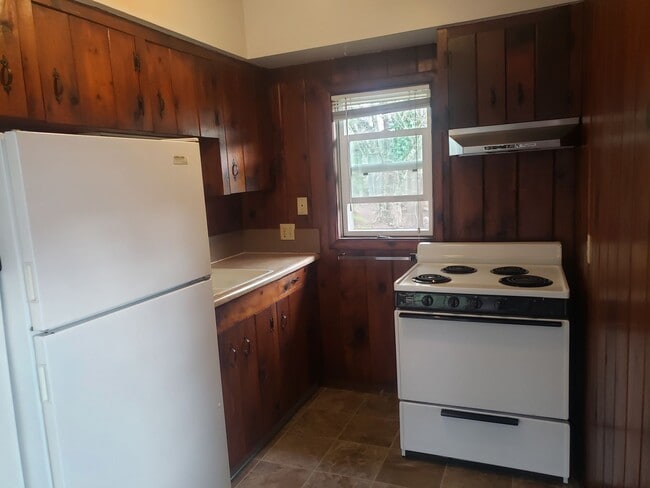 Building Photo - Charming Studio Duplex! rentalsc21.com