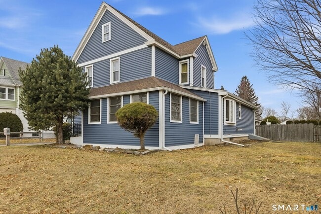 Building Photo - 44 E Cedar St