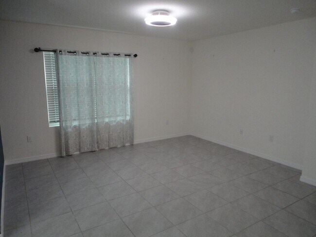 Building Photo - 216 Hickory Crse Trl