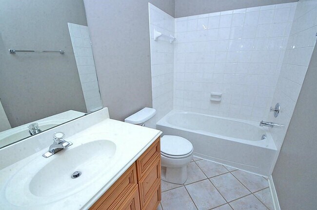 Building Photo - 4611 Silverlake Dr