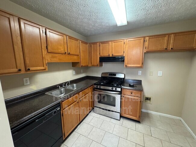 Building Photo - 4 Meadow Sweet Ln