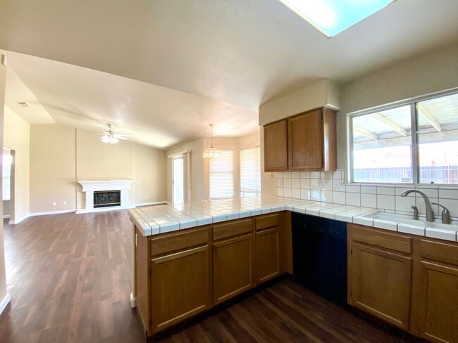 Building Photo - $2,295 Beautiful 3 Bedroom Home- Valentine...