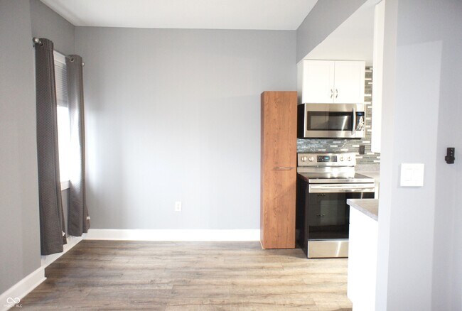 Building Photo - 230 E 9th St