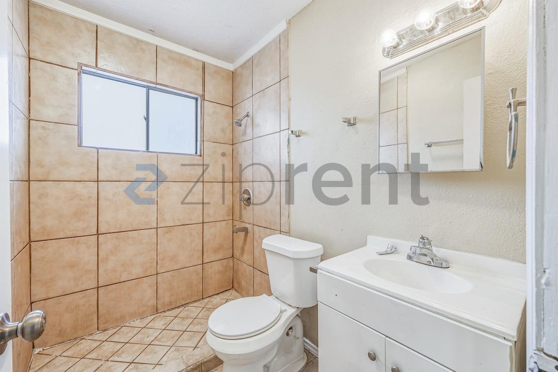 Building Photo - 6916 Shady Grove Dr