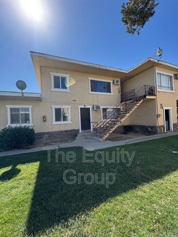 Primary Photo - 570 S Richmond Ave