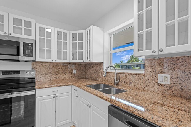 Building Photo - 2601 S Ocean Blvd