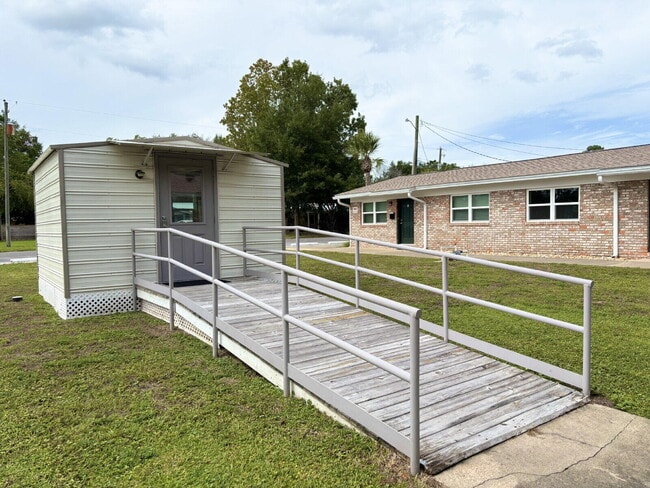 Building Photo - 715 Greenwood St