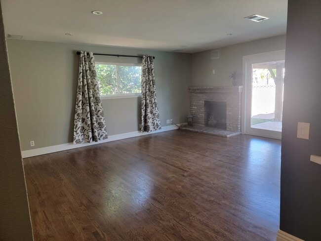 Building Photo - 713 S Meade Ave