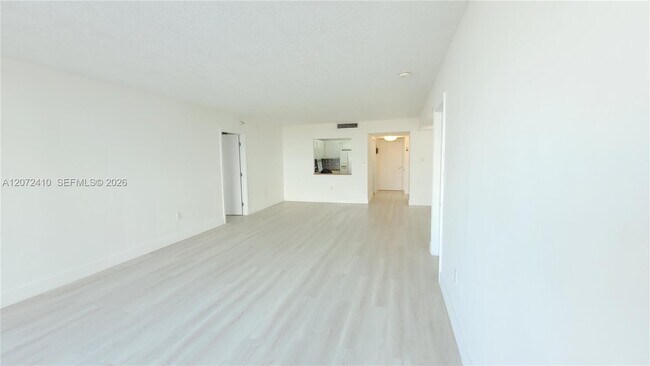 Building Photo - 20515 E Country Club Dr