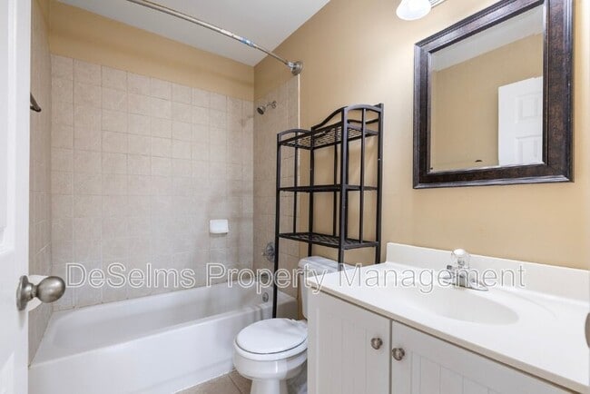Building Photo - 508 S 12th St