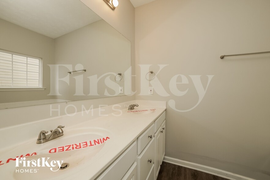 Building Photo - 2046 Dartmoth Way