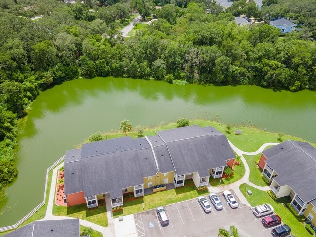 Building Photo - 1BR + Den Condo with Exclusive Move-In Incentive